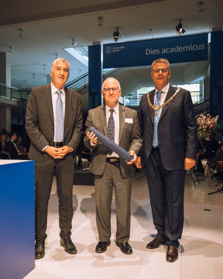 Prof. John D. Bonagura wird zum Ehrendoktor der Vetsuisse-Fakultät ernannt.